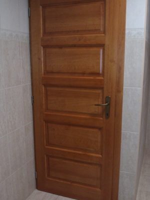 Borovi fenyő ajtó pácolva